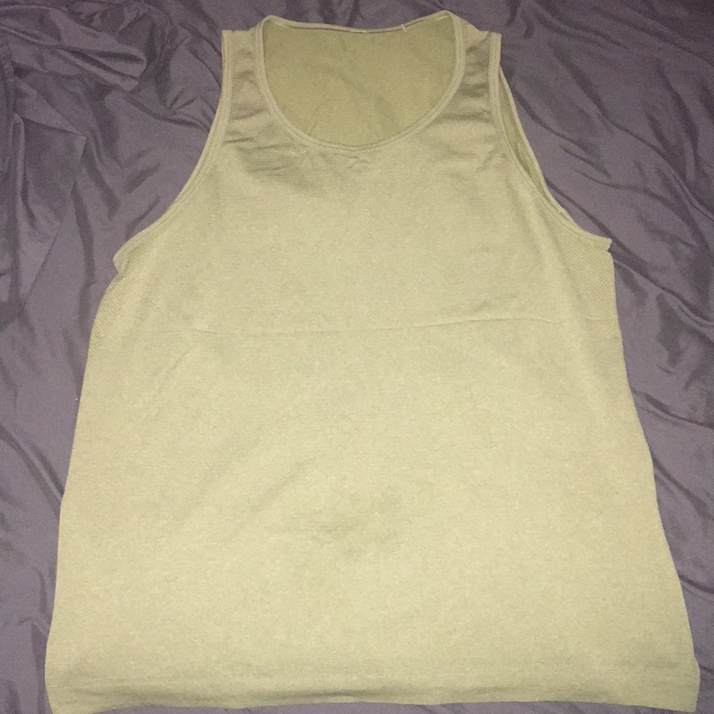 Men’s lululemon metal vent talon top. Green. m